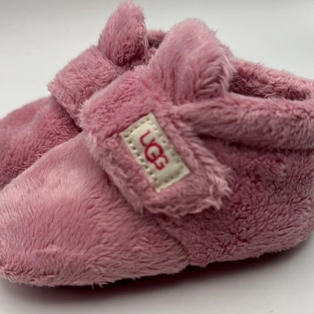 UGG Pink Fuzzy Baby Booties Crib Shoes Infant Toddler  Size 4.5